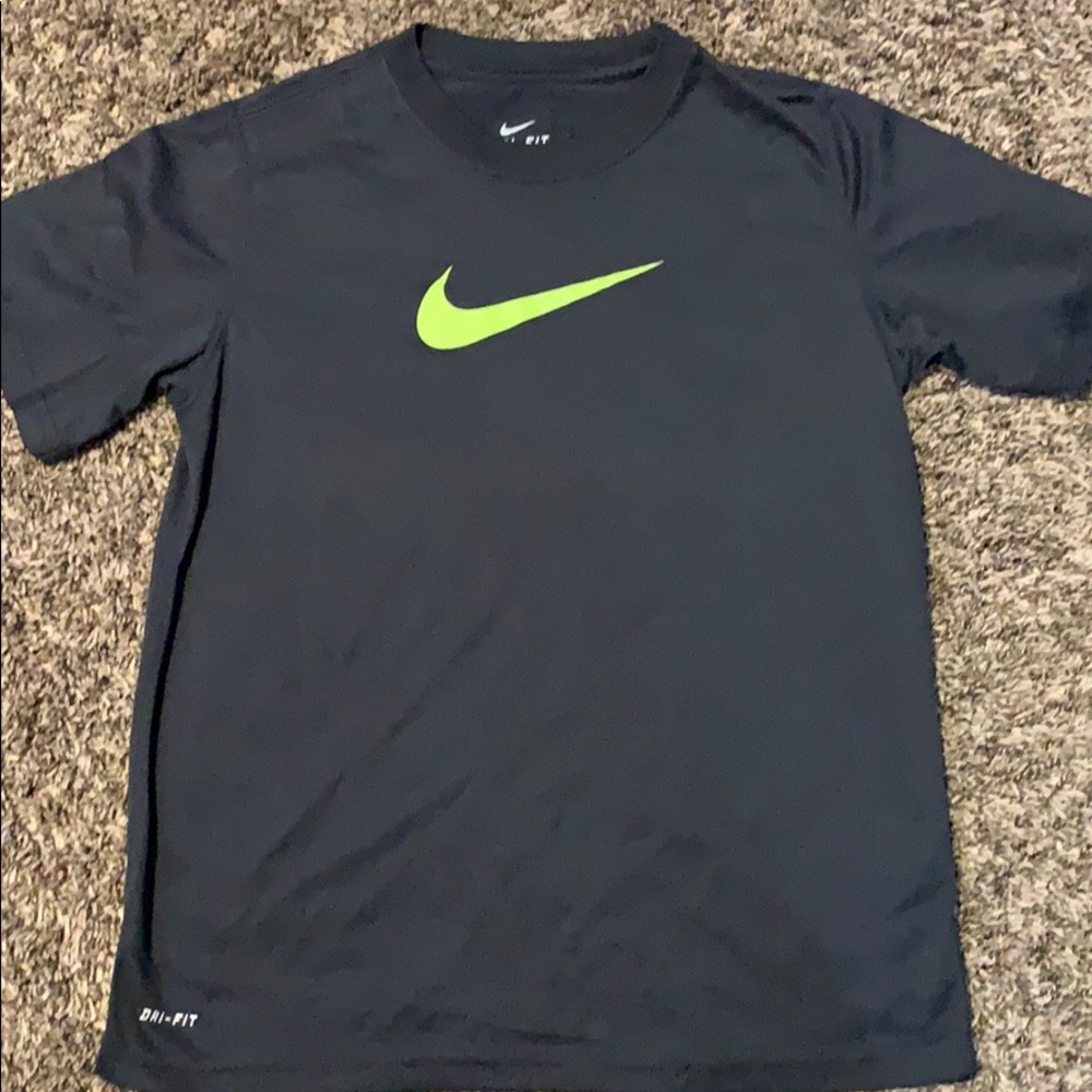 Boys Nike SS shirt